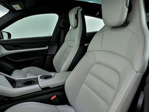 Used 2023 Porsche Taycan RWD image 17