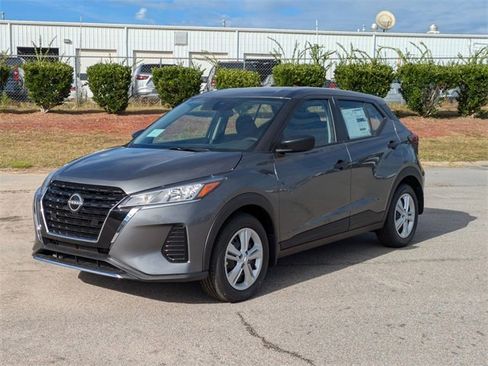 New 2025 Nissan Kicks Play S image 7