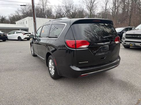 Used 2018 Chrysler Pacifica Touring-L Plus w/ Advanced Safetytec Group image 4