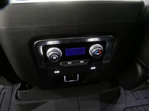 Used 2023 GMC Yukon SLT image 21