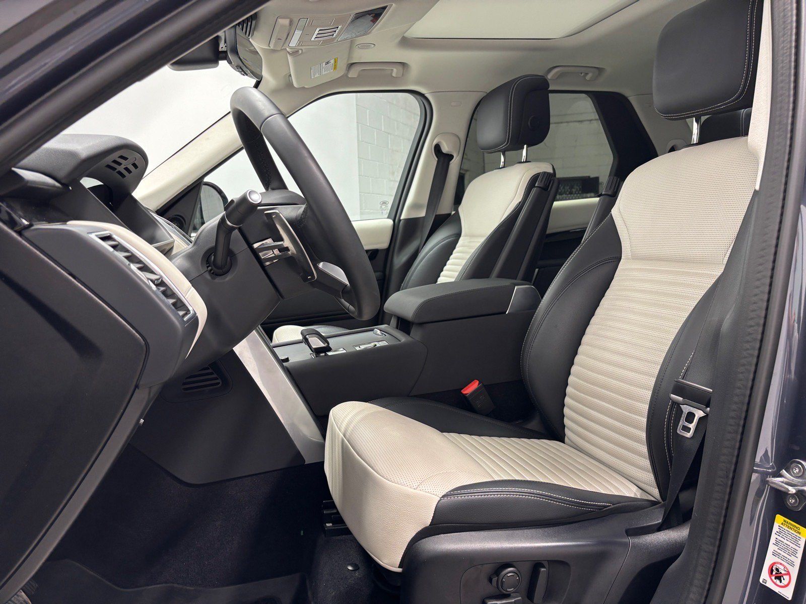 New 2025 Land Rover Discovery S AWD/4WD image 24