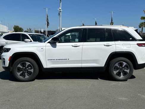 Used 2022 Jeep Grand Cherokee Limited 4xe w/ Luxury Tech Group II AWD/4WD image 7