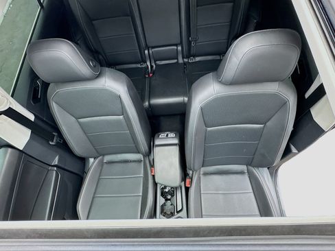Used 2021 Volkswagen Tiguan SEL FWD image 14
