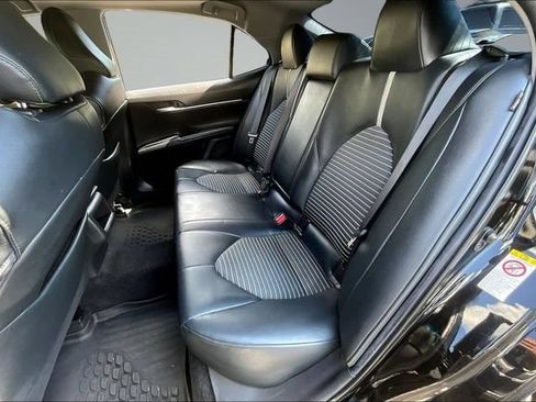 Used 2018 Toyota Camry SE w/ Moonroof Package FWD image 21
