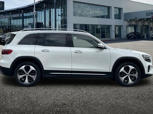 Used 2025 Mercedes-Benz GLB 250 4MATIC image 3