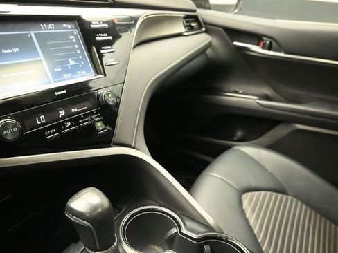 Used 2020 Toyota Camry SE FWD image 29