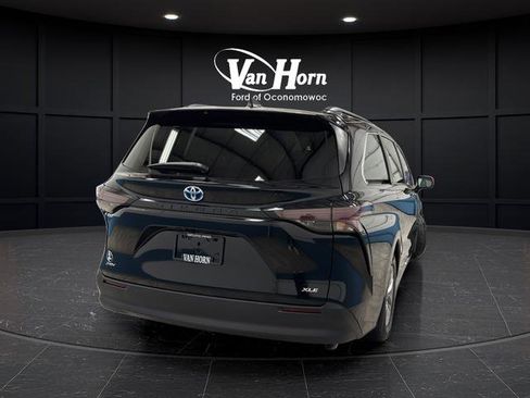 Used 2025 Toyota Sienna XLE FWD image 7