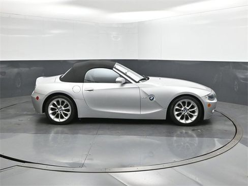 Used 2005 BMW Z4 2.5i image 26
