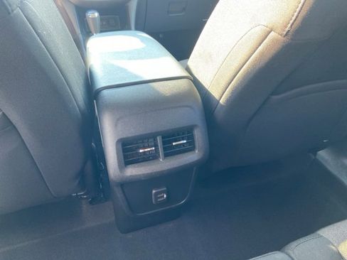 Used 2021 Chevrolet Equinox LT image 23