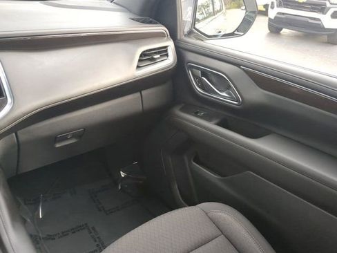 Used 2024 GMC Yukon SLE w/ Gmc Pro Safety Plus Package image 16