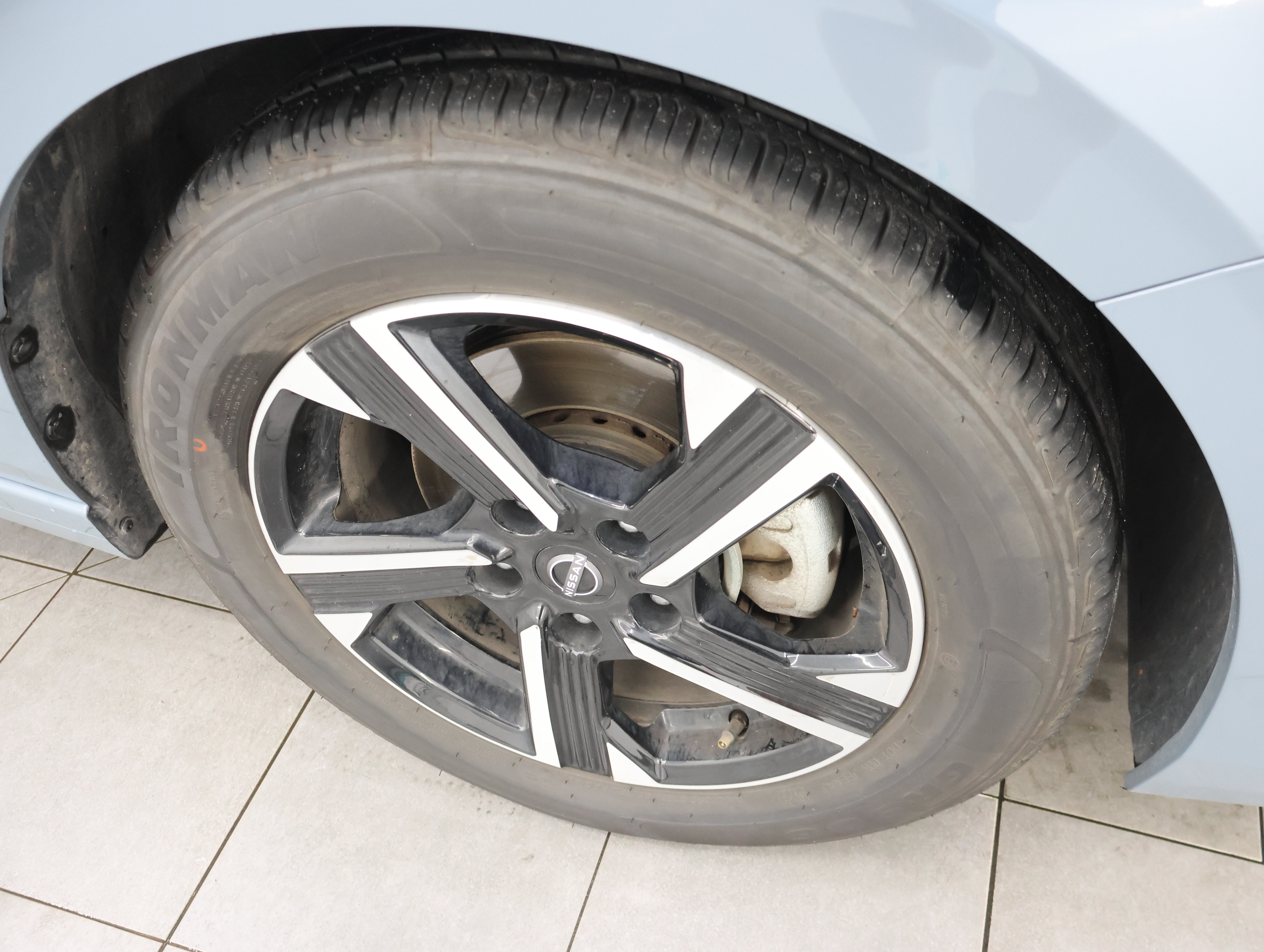 Used 2024 Nissan Sentra SV FWD image 3