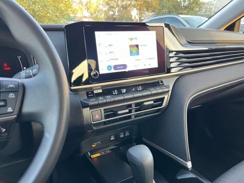 Used 2025 Toyota Camry LE image 18