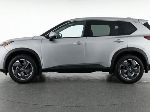 Used 2025 Nissan Rogue SV image 5