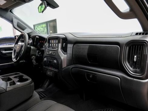 Used 2020 Chevrolet Silverado 1500 Custom w/ Custom Value Package RWD image 12