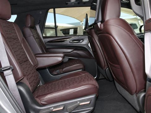 Used 2021 Cadillac Escalade Premium Luxury Platinum AWD/4WD image 18