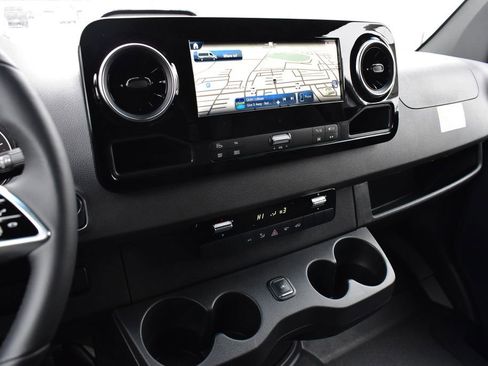 Used 2025 Mercedes-Benz Sprinter 2500 image 17