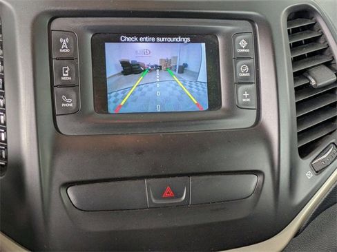 Used 2015 Jeep Cherokee Latitude w/ Cold Weather Group image 19