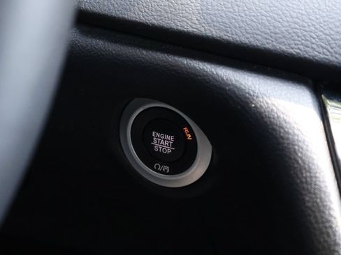 Used 2025 Chrysler Pacifica Select FWD image 25