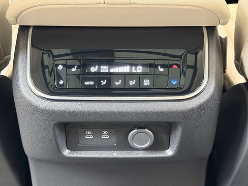 Used 2025 Nissan Armada Platinum w/ Convenience Package AWD/4WD image 27