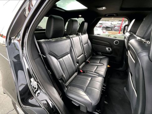 Used 2017 Land Rover Discovery HSE image 19