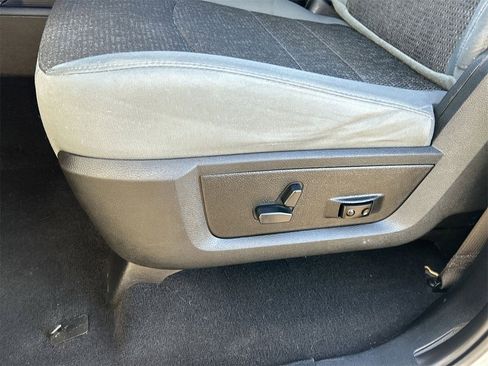 Used 2020 RAM 1500 Classic SLT w/ Luxury Group image 17