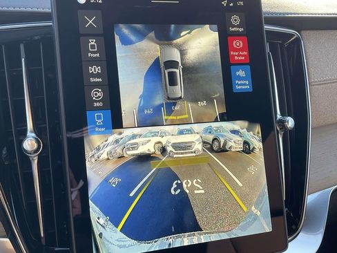 New 2026 Volvo XC90 B6 Plus w/ Protection Package Premier image 18