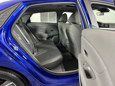 Used 2025 Hyundai Elantra SEL FWD image 15