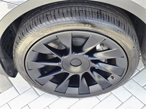 Used 2023 Tesla Model Y Long Range image 6