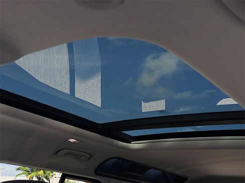 Used 2024 Land Rover Defender 110 X-Dynamic SE image 14