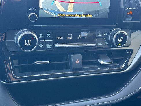 Used 2025 Toyota Highlander LE image 20