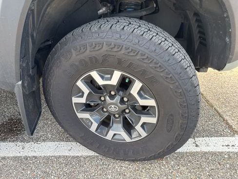 Used 2022 Toyota Tacoma TRD Off-Road w/ TRD Premium Off Road Package image 13