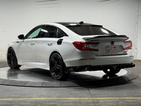 Used 2018 Honda Accord Sport image 2