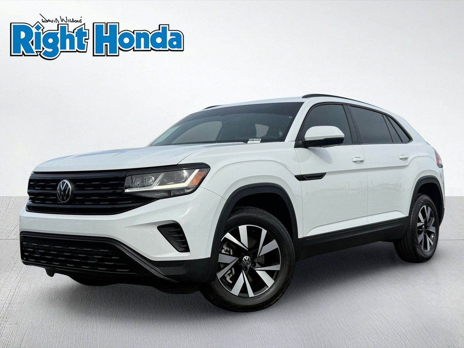 Used 2022 Volkswagen Atlas Cross Sport SE FWD image 2
