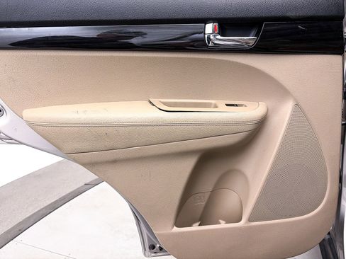 Used 2013 Kia Sorento LX image 26