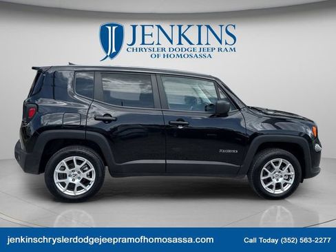 Certified 2023 Jeep Renegade Latitude AWD/4WD image 4