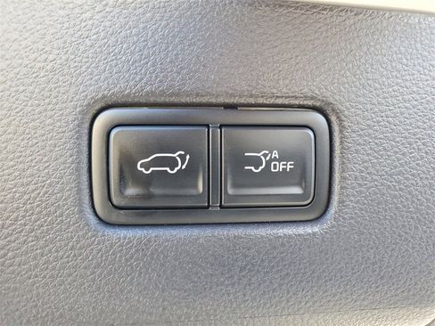 Used 2025 Kia Carnival EX image 30