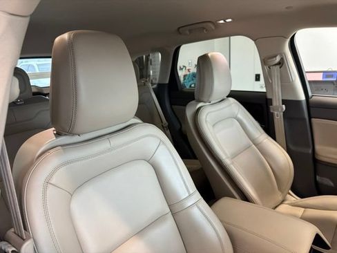 Used 2023 Lincoln Corsair AWD image 37