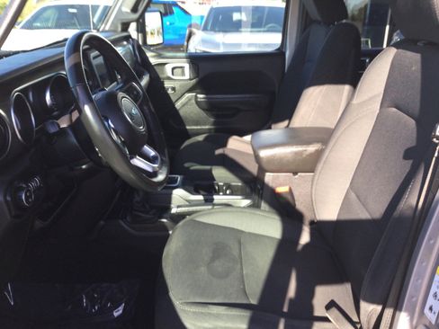 Used 2020 Jeep Gladiator Sport w/ Quick Order Package 24S image 12