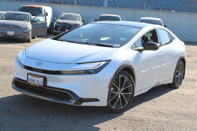 Used 2024 Toyota Prius XLE FWD image 9