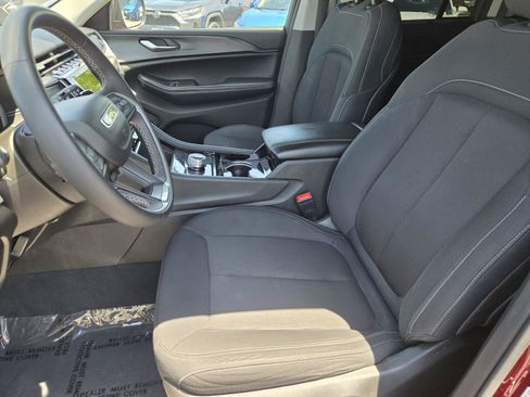 Used 2023 Jeep Grand Cherokee Laredo RWD image 21