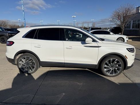 Used 2021 Lincoln Nautilus Reserve w/ Equipment Group 202A image 8