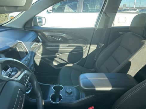 Used 2024 GMC Terrain SLE image 10