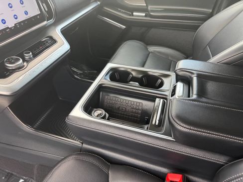 Used 2025 Ford Expedition Max Platinum AWD/4WD image 56
