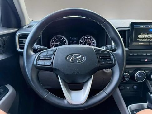 Used 2020 Hyundai Venue SEL w/ Convenience + Premium Package FWD image 16