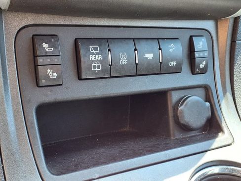 Used 2012 Chevrolet Traverse LT FWD image 21