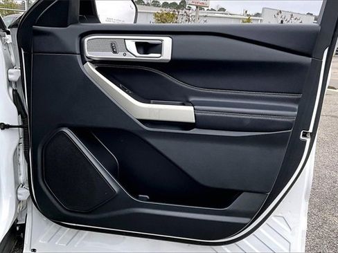 Used 2022 Ford Explorer Limited image 29