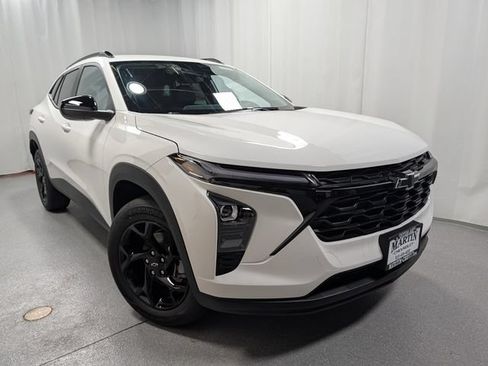 New 2026 Chevrolet Trax LT w/ Driver Confidence Package FWD image 2