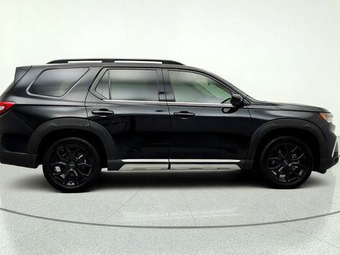 Used 2025 Honda Pilot Touring image 4