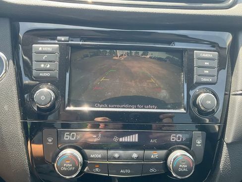 Used 2019 Nissan Rogue SV AWD/4WD image 16