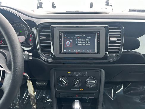 Used 2015 Volkswagen Beetle 1.8T image 15